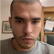 Soy guitarrista, estudie jazz. Me apasiona tanto mi instrumento como la armonía y la composición